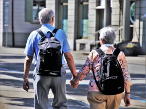 Rentnerpaar Standtbummel - Single Treffen sich über Treffzeit